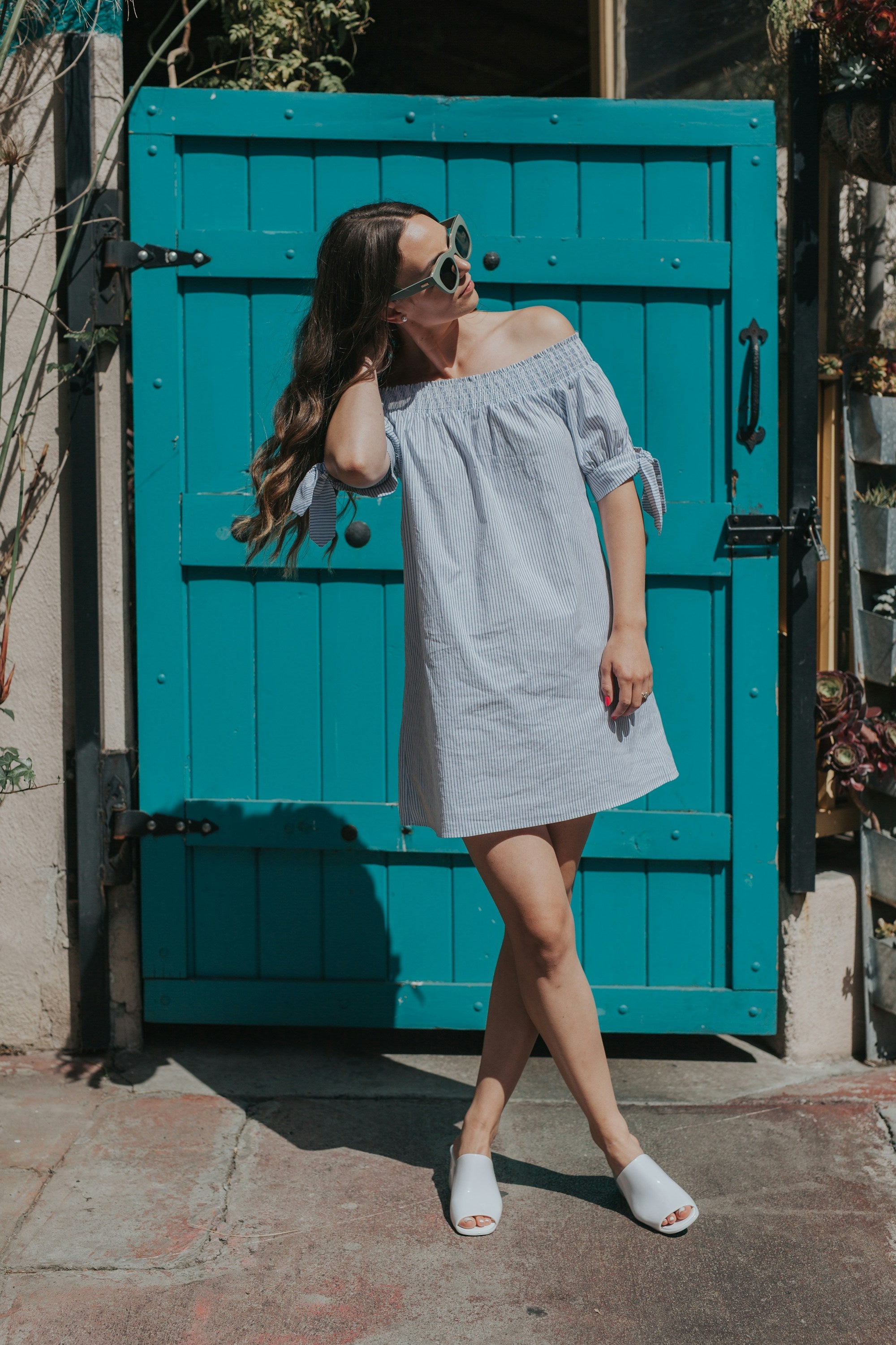 Woman in casual dress - Yanruo Apparel banner